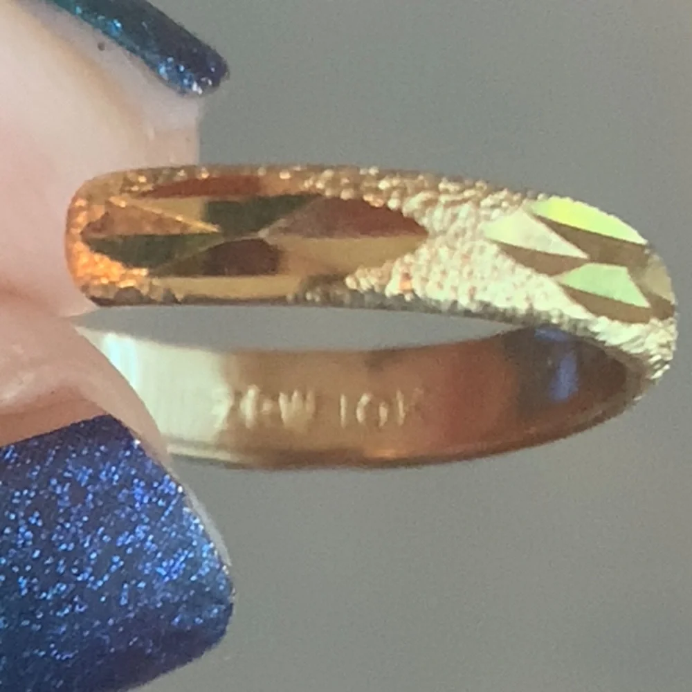 10K Gold Toe Ring Band | Textured Diamond Cut Design | Real Gold Minimalist - Picture 6 of 7